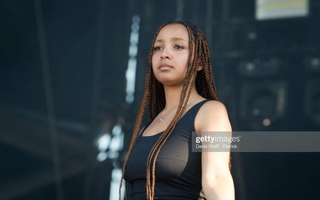 PinkPantheress hd model galleries