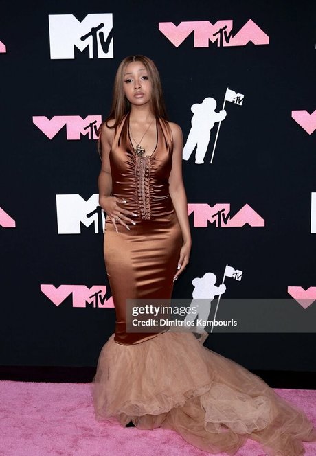 PinkPantheress model best photos