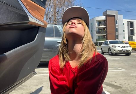 Lexee Smith star images