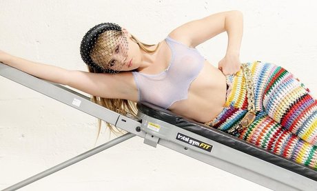 Lexee Smith model exclusive picture