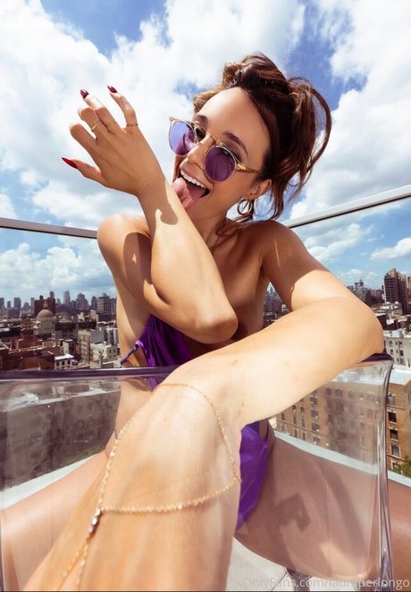 Laura Perlongo model pictures