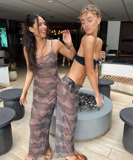 Elizabeth Turner erotic pornstar img