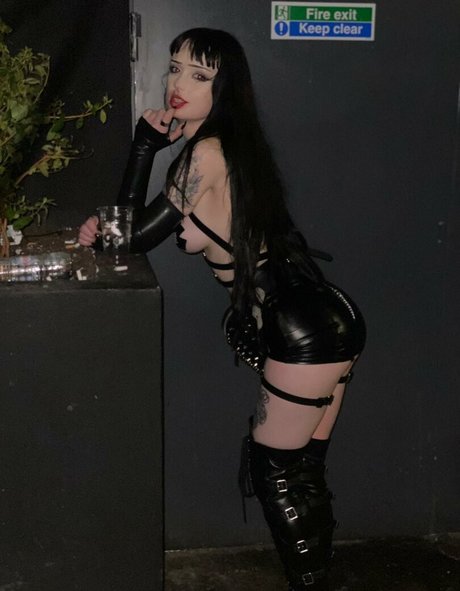 missdellavigne erotic model image