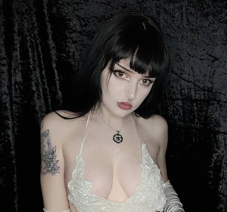 missdellavigne star naked pics