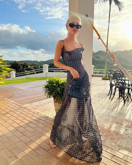 thick girls onlyfans pornographic pic