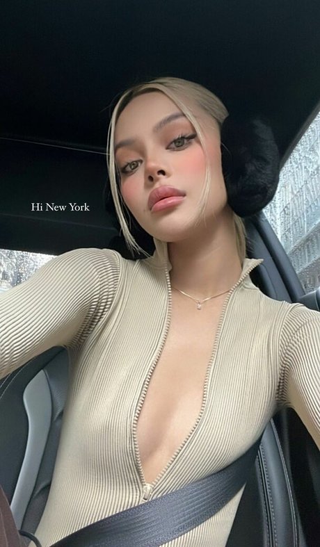 LilyMayMac free actress pics