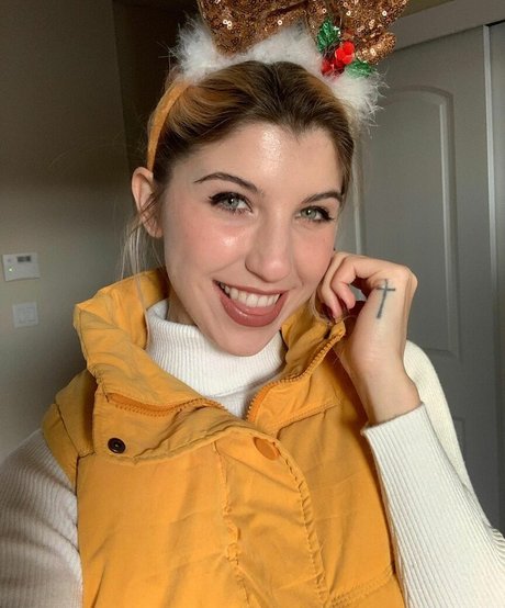 FrivolousFox ASMR star naked img