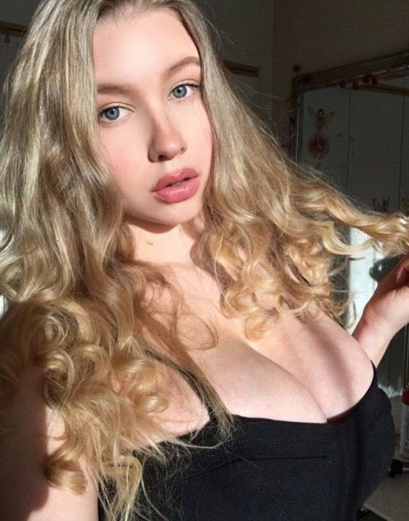 missparaskeva pornstar beautiful image