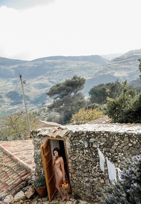 Elisa Meliani hot actress pictures