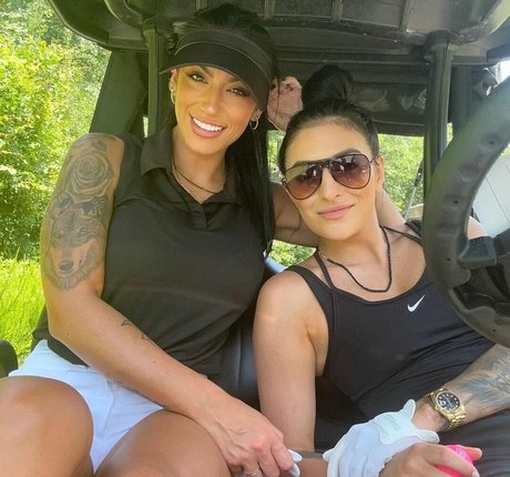 Sonya Deville adult star pic