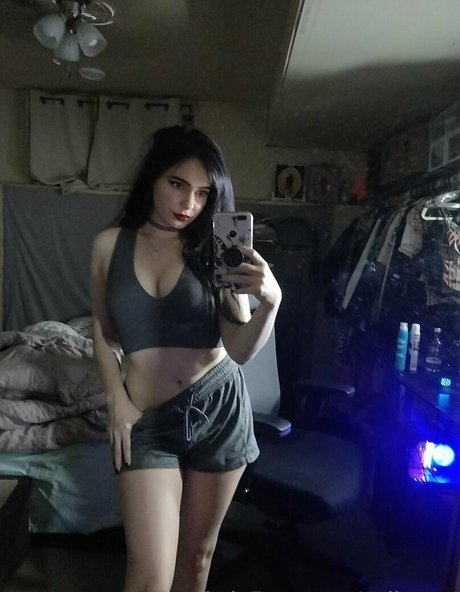 Cellutron model pretty photo