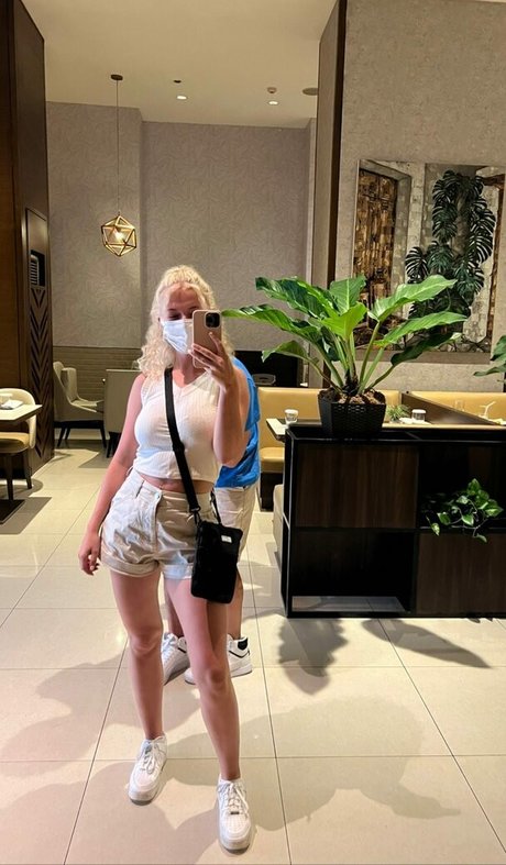 Mimi Lintrup sexy pornstar img