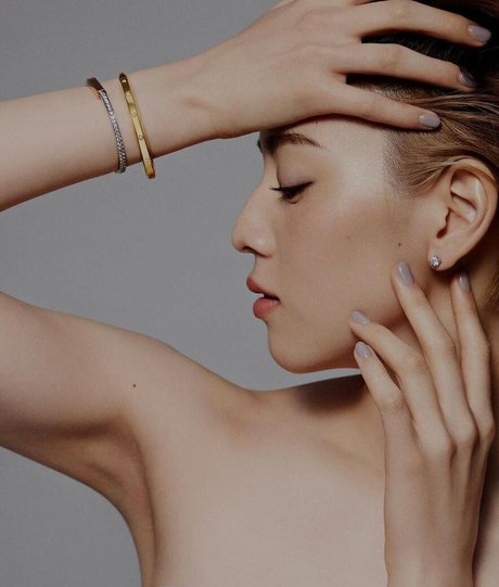 Ayaka Miyoshi star erotic gallery