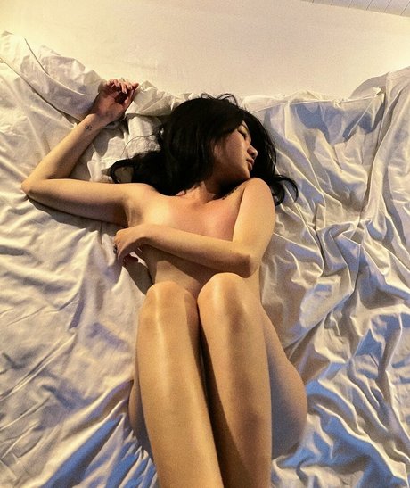 Thanh Nhen nude model pics