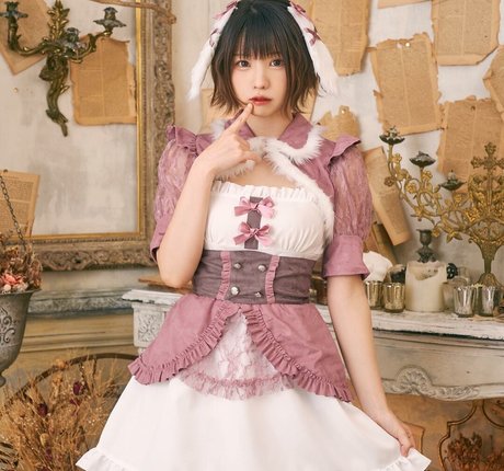 Enako hot model picture