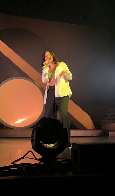 Lorde star adult archive