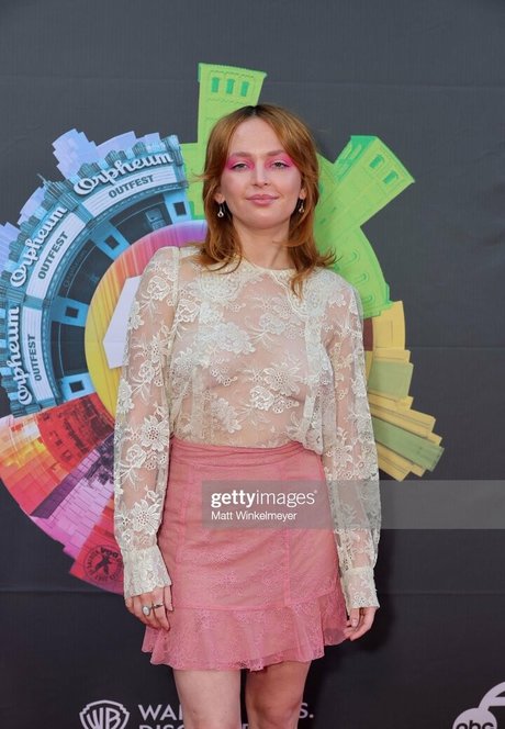 Alexis G Zall art star pictures