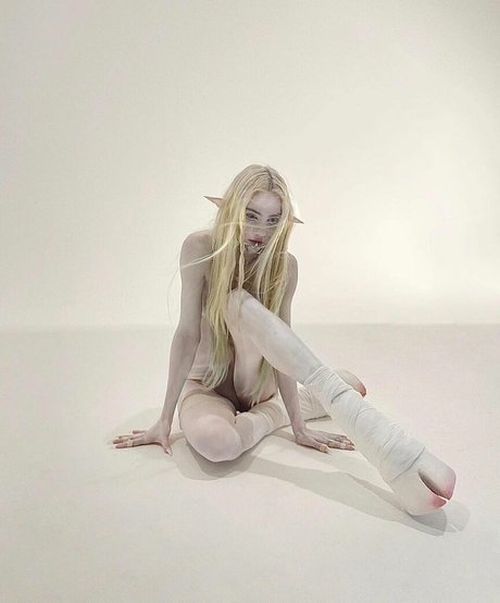 Grimes naked model pics