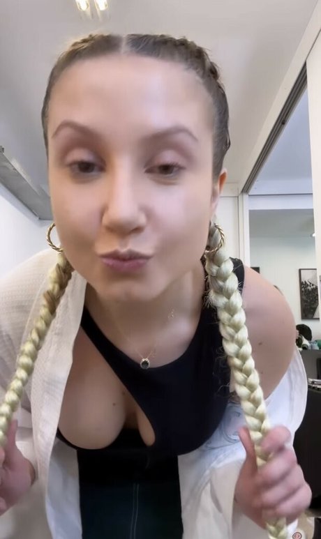 CherryGumms hd actress images