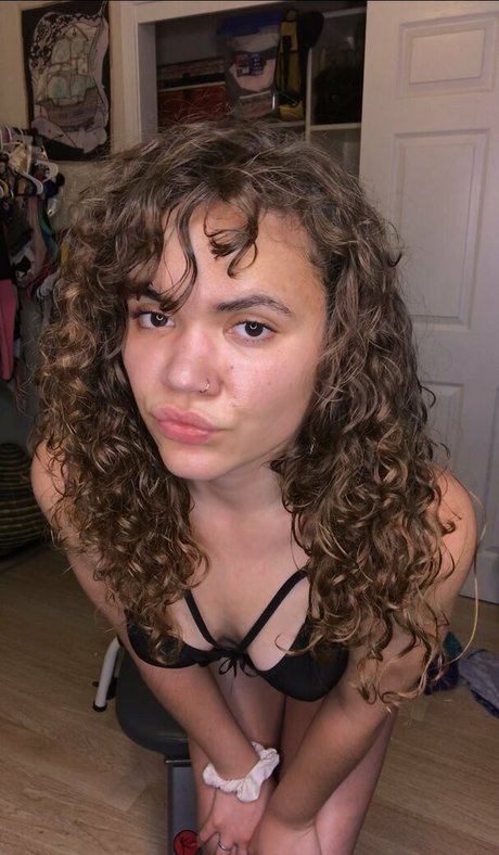 naudinala free actress photo