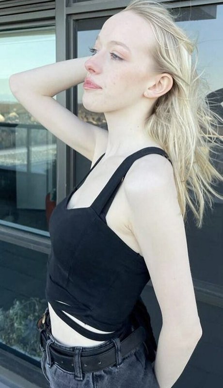 Amybeth McNulty nice pornstar image