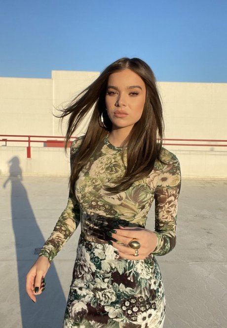Hailee Steinfeld best model photos