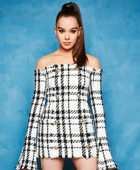 Hailee Steinfeld star art images