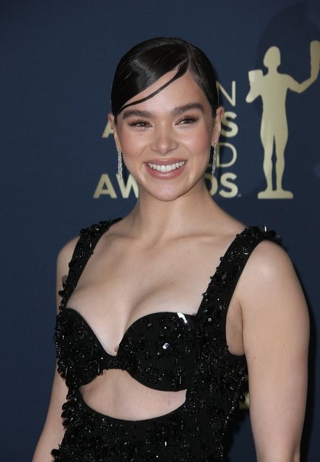 Hailee Steinfeld pornstar naked images