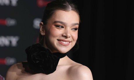 Hailee Steinfeld model sexy image