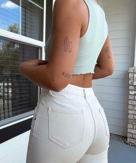 cydneekinslow art model picture