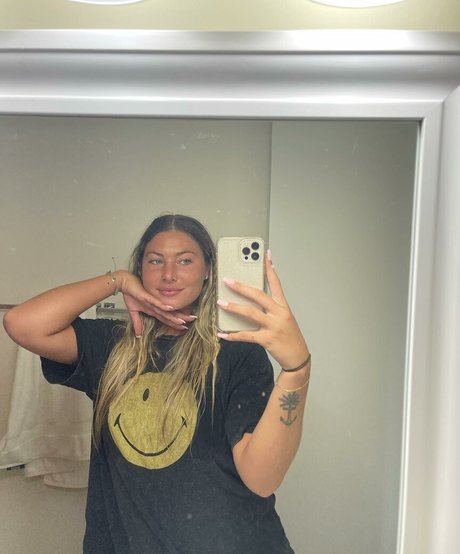 cydneekinslow hot star image