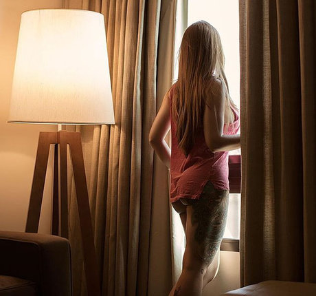 Emille Bee high quality pornstar photo