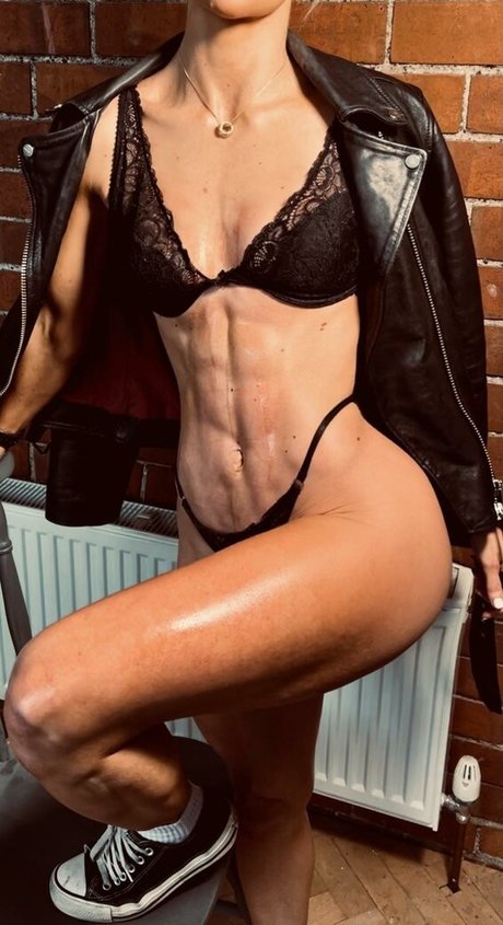 Kitty Lo free pornstar picture