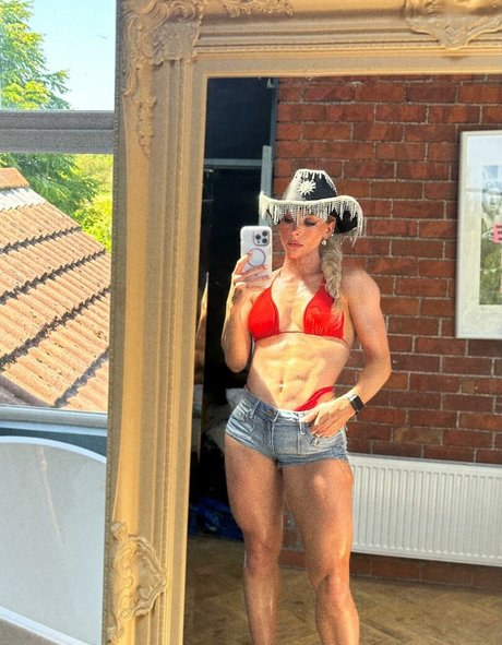 Kitty Lo beautiful pornstar pictures