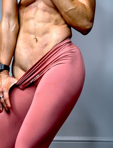 Kitty Lo erotic pornstar photo