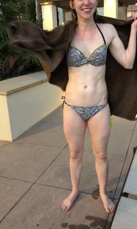 Wendy Lov model adult image