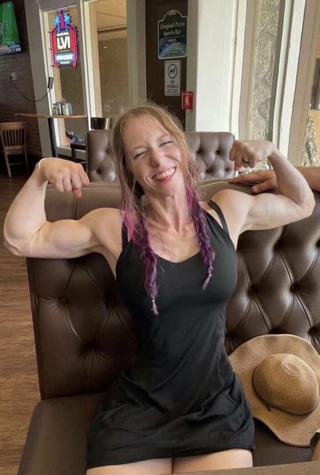 Wendy Lov xxx pornstar pics