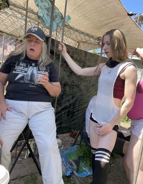 Wendy Lov adult model pics