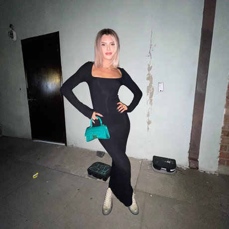 Alissa Violet model naked img