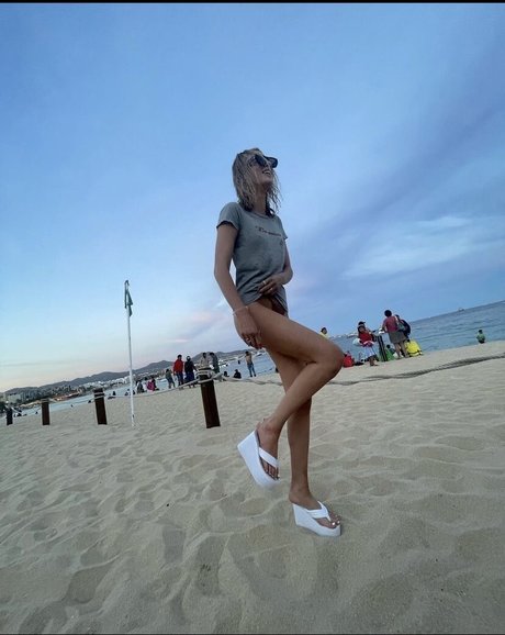 Alissa Violet pretty actress photos