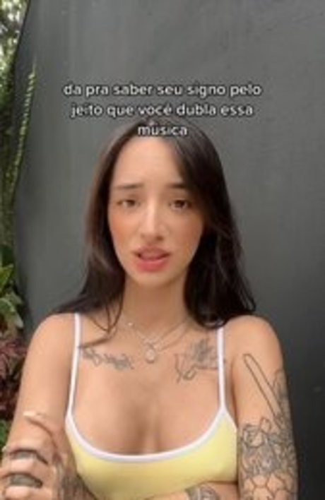 Leticia Caputi hot model pics