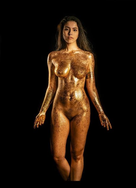 Luna Bloom pretty actress photos