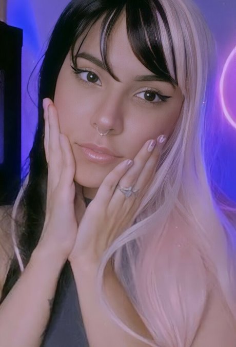 Luna Bloom pornstar beautiful images