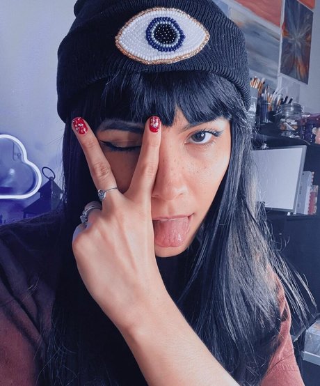 Luna Bloom pornstar xxx pictures