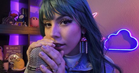 Luna Bloom star nudes pictures