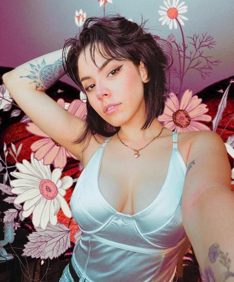 Luna Bloom pornstar sex photo