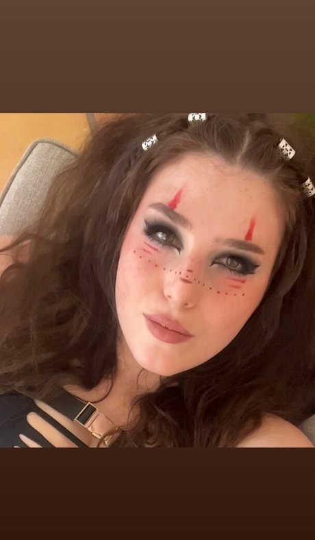 Moxy Mary beautiful model images