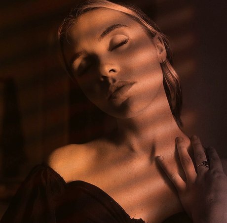 Samwitch model high quality picture