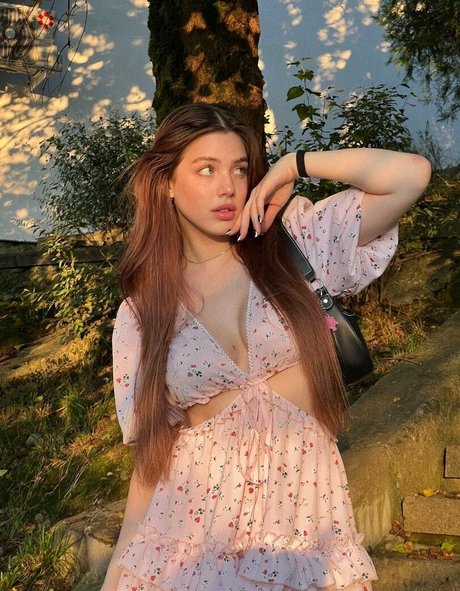 akyuliych pretty actress photos