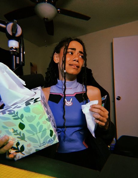 BlackKrystel nude model gallery